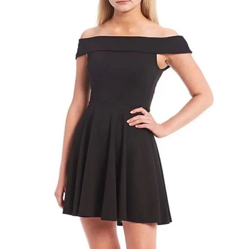 B. Darlin Cuff Off-The-Shoulder Scuba Crepe Skater Dress Retro 5/6 Juniors